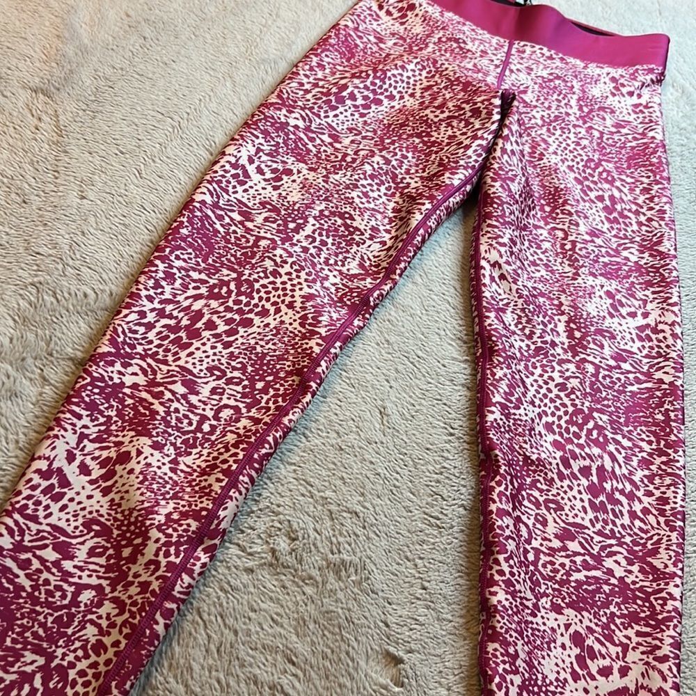 NWT Ultracor Pink and Grey Animal Print Leggings - Size Small